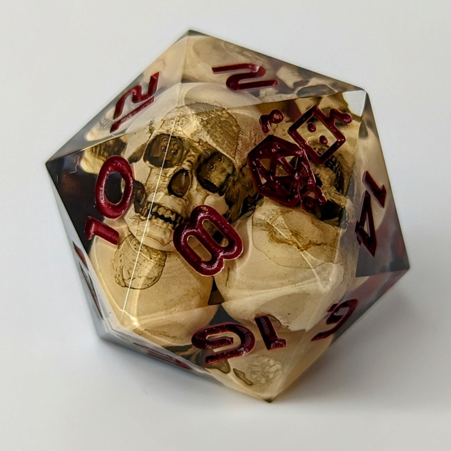 Dice Set Custom - Warlock Skull - Handmade resin dice for D&D and Roleplaying - Set of 7 polyhedral sharp edge dice