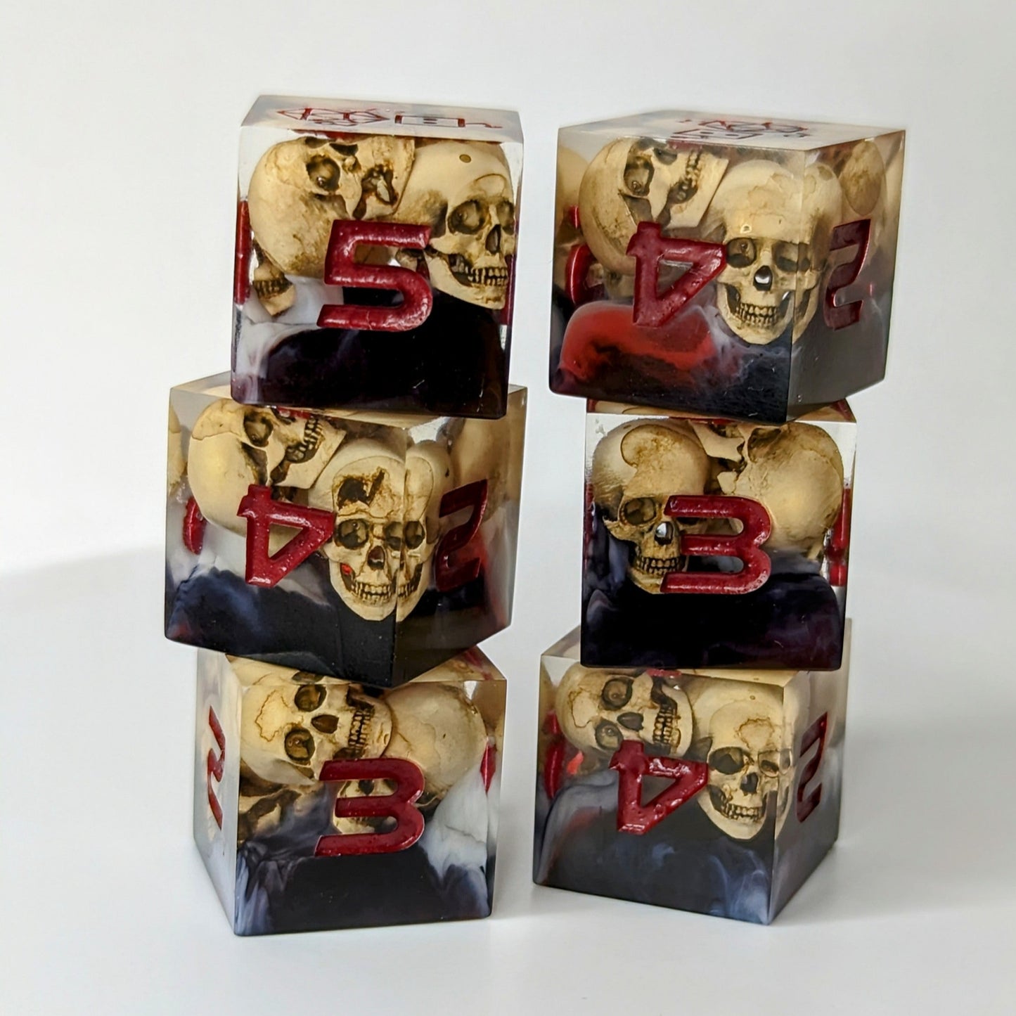 Dice Set Custom - Warlock Skull - Handmade resin dice for D&D and Roleplaying - Set of 7 polyhedral sharp edge dice