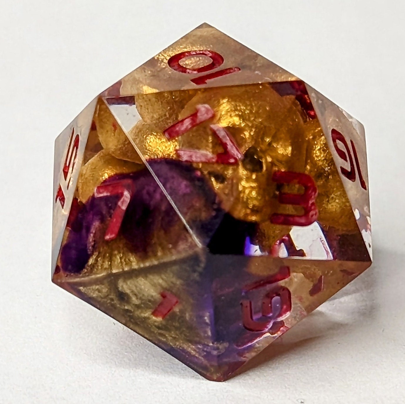 Dice Set Custom - Cursed Idol Golden Skulls - Handmade resin dice for D&D and Roleplaying - Set of 7 sharp edge dice