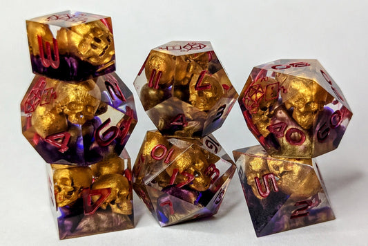 Dice Set Custom - Cursed Idol Golden Skulls - Handmade resin dice for D&D and Roleplaying - Set of 7 sharp edge dice