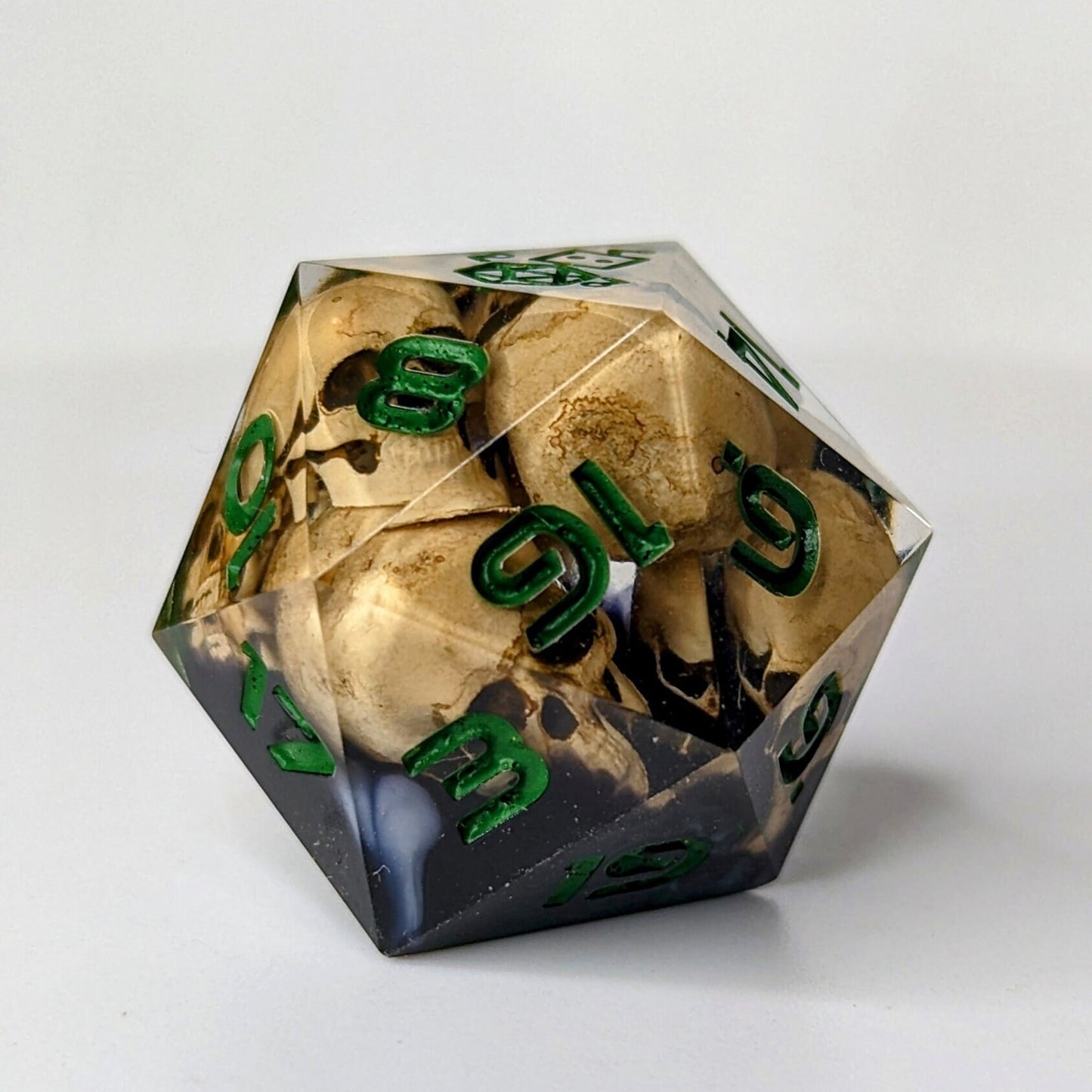 Dice Set Custom - Witch Skull - Handmade resin dice for D&D and Roleplaying - Set of 7 polyhedral sharp edge dice